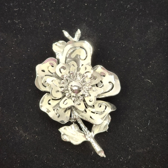 Vintage Signed Coro Silvertone Polished and Matte Tone Floral Brooch Pin - Picture 3 of 10